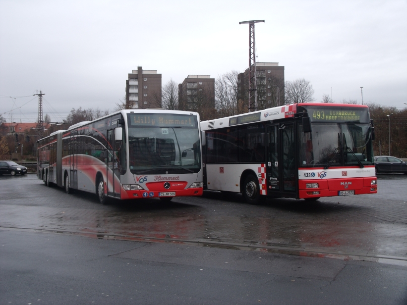 Mein Bild des Monats - Dezember 2012 - ist MB O-530 II GL - Citaro CapaCity - OS NY 555 (Strechtbus) - von der Firma Willy Hummert GmbH & Co. KG (links) und MAN NG 313 - OS L 2923 - von der Firma Weser-Ems-Bus GmbH (rechts) - in Osnabrck, am Hauptbahnhof, Abstellplatz. Bild wurde am 26.November 2012 aufgenommen.