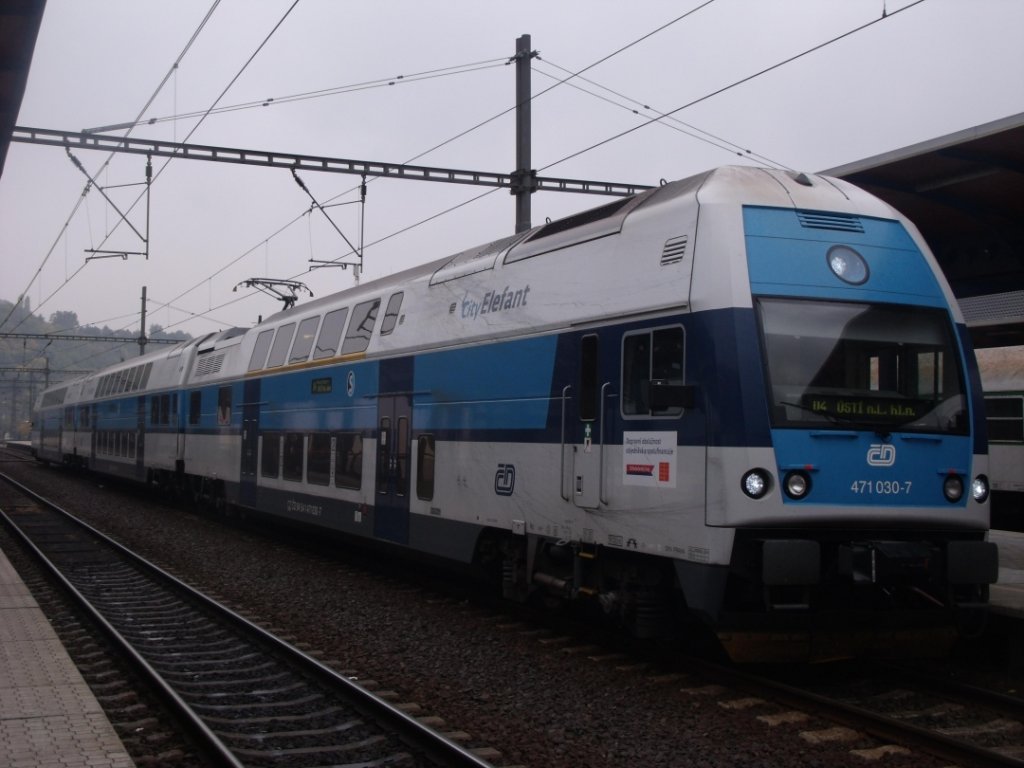 CD 471 030/971 030/471 530 - als Personenzug Os 6913 - in Ústi nad Labem hl. n. - am 15.Oktober 2012