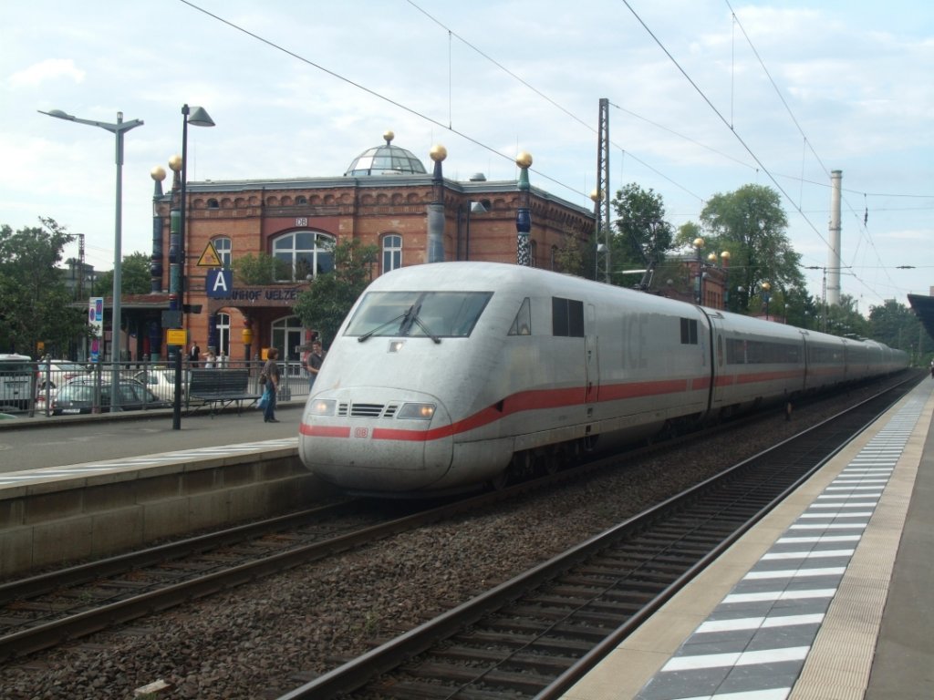DB AG - ICE 1 - ET 401 019 -  Osnabrck  - als InterCityExpress - im Hundertwasser-Bahnhof Uelzen