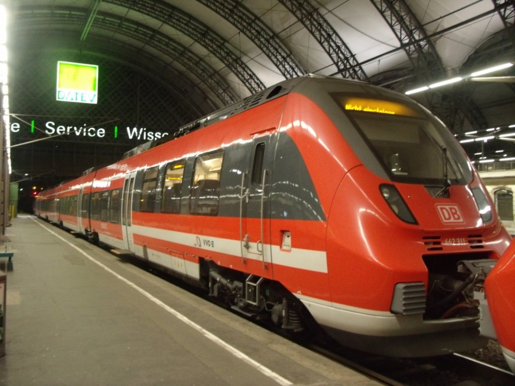 DB - Talent II - 442 311/ 842 311/ 443 311/ 842 811/ 442 811 - als Saxonia-Express - RE 50 - in Dresden Hbf - am 13.November 2012