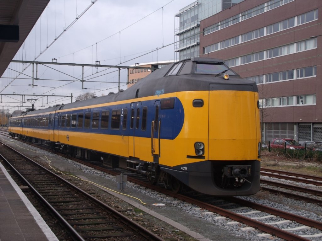E-Triebwagen - der Niederlndischen Staatsbahn - in Enschede - abgestellt - am 27.November 2012