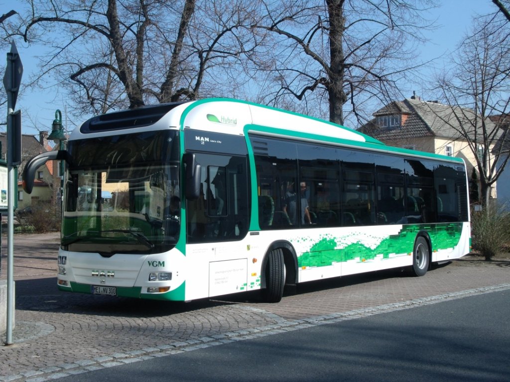 MEI NV 300 | MAN Loin´s City Hybrid | abgestellt - in Weinbhla, am Zentralgasthof - am 24.Mrz 2012. Anlsslich 100 Jahre Busverkehr im Meiner Land.