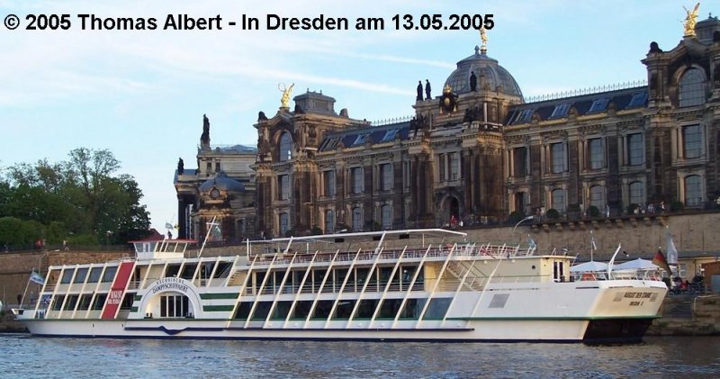 Name:  AUGUST DER STARKE  / Baujahr: 1994 / Bauwerft: Schiffswerft Tangerm�nde in Tangerm�nde (Deutschland) / Flagge: Deutschland / L�nge: 75,10 m / Breite: 10,60 m / Tiefgang: 0,81 m (leer) / 526 Passagiere / Antrieb: 2 Dieselmotoren mit 460 PS auf Schottel-Pump-Jet / Eigner~Betreiber: S�chsische Dampfschiffahrts GmbH & Co. Conti Elbschiffahrts KG in Dresden / Heimathafen: Dresden / Fahrtgebiet: Elbe / Schiffs- oder Registriernummer: ? / Bemerkung: Schwesterschiff der  GR�FIN COSEL 