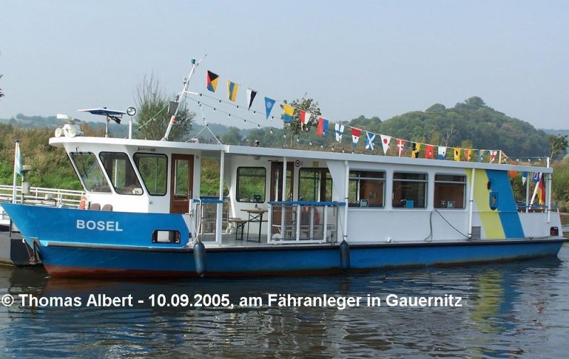 Name:  BOSEL  / Baujahr: 2000 / Bauwerft: Schiffswerft Laubegast AG in Dresden-Laubegast (Deutschland) / Flagge: Deutschland / L�nge: 19,50 m (18,00 m in der Konstruktions-Wasserlinie) / Breite: 4,77 m (Breite auf Spant 4,45 m) / Tiefgang: 0,75 m / 120 Passagiere / Antrieb: Cummins-Diesel 6 BT 5.9-M mit 113 kW (152 PS) bei 2500 UpM / Eigner ~ Betreiber: Stadtverwaltung Coswig (Sachsen) ~ F�hrbetrieb Michael Kramer in Niederlommatzsch (seit 2007) / Heimathafen: Coswig (Sachsen) / Fahrtgebiet: Elbe / Schiffs- oder Registriernummer: ? / Bemerkung: Das Schiff wurde als F�hre gebaut, besitzt aber auch ein Attest als Tagesausflugschiff und ist somit ein Fahrgastschiff. Der Stapellauf erfolgte am 16.12.2000.