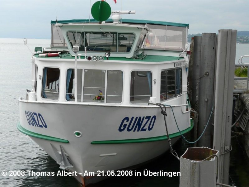 Name:  GUNZO  / Baujahr: 1977 / Bauwerft: Lux-Werft in Niederkassel-Mondorf (Deutschland) / Flagge: Deutschland / L�nge: 24,00 m / Breite: 5,62 m / Tiefgang: 1,20 m / 250 Passagiere / Antrieb: 275 PS / Eigner~Betreiber: Hans Held ~ Schiffahrtsbetrieb Held in �berlingen (Heinz Keller in �berlingen bis 1997) / Heimathafen: �berlingen / Fahrtgebiet: Bodensee / Schiffs- oder Registriernummer: FN 1000 / Bemerkung: 