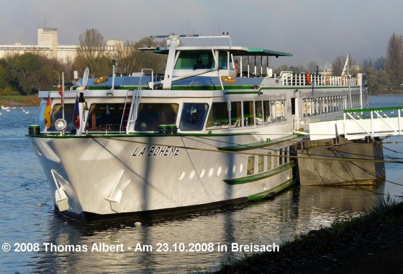 Name:  LA BOHEME  / Baujahr: 1995 / Bauwerft: Sambre & Meusse in Namen (Belgien) / Flagge: Frankreich / L�nge: 110,00 m / Breite: 10,14 m / Tiefgang: 1,40 m / 164 Passagiere / Antrieb: 3 x Deutz - je 500 PS / Eigner~Betreiber: CroisiEurope in Strasbourg / Heimathafen: Strasbourg / Fahrtgebiet: Donau und Rhein / Schiffs- oder Registriernummer: 01822744T / Bemerkung: 
