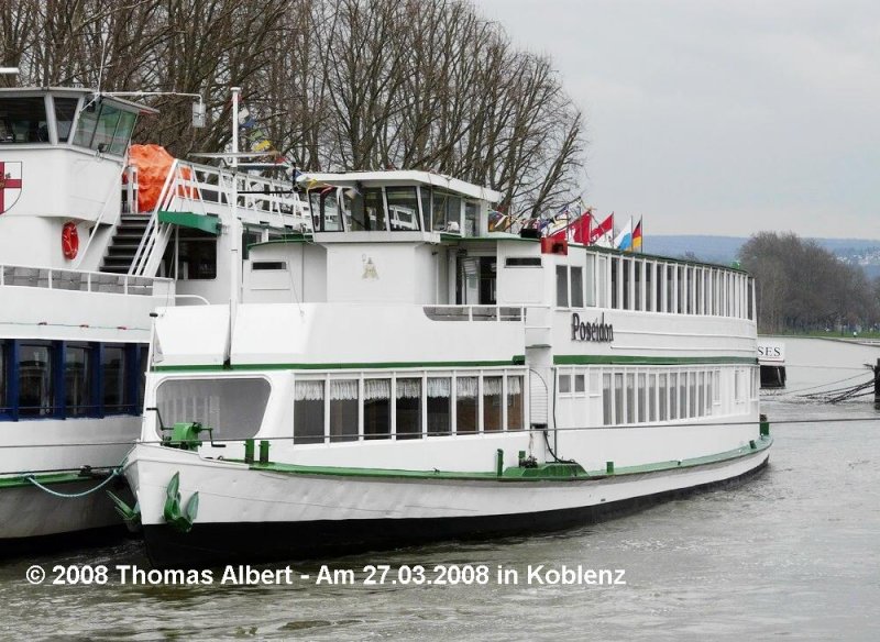 Name:  POSEIDON  / Baujahr: 1960 / Bauwerft: ? in Niederlahnstein (Deutschland) / Flagge: Tschechien (Deutschland bis 2008) / L�nge: 40,50 m / Breite: 6,50 m / Tiefgang: 1,40 m / 100 Passagiere (ex 240 Passagiere) / Antrieb: 300 PS / Eigner~Betreiber: Labsk� plavebn� společnost (LPS) in Děč�n , ex Rhein-Moselschifffahrt H�lzenbein GmbH in Koblenz bis 2008 / Heimathafen: Děč�n (Decin) , ex Koblenz bis 2008 / Fahrtgebiet: Elbe (ex Rhein und Mosel bis 2008) / Schiffs- oder Registriernummer: 32201885 LPS (ex 4305330 bis 2008) / Bemerkung: 1972 und 1974 umgebaut und dabei um 6,50 m verl�ngert und verbreitert. Das Schiff wurde im Fr�hjahr 2008 nach Tschechien verkauft.