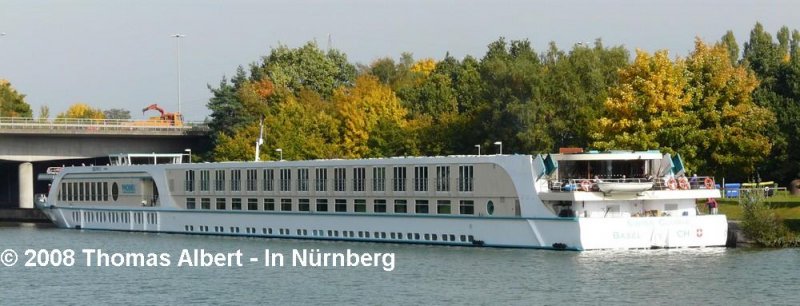 Name:  SWISS GLORIA  / Baujahr: 2005 / Bauwerft: Jac. den Breejen in Hardinxveld (Niederlande) / Flagge: Schweiz / L�nge: 110,00 m / Breite: 11,40 m / Tiefgang: 1,35 m bis 1,50 m / 152 Passagiere / Antrieb: Caterpillar 2 x 1065 PS / Eigner~Betreiber: Scylla Tours AG in Basel ~ Phoenix Reisen GmbH in Bonn / Heimathafen: Basel / Fahrtgebiet: Europaweit / Schiffs- oder Registriernummer: 07001814 / Bemerkung: Schwesterschiff der  SWISS CORONA .