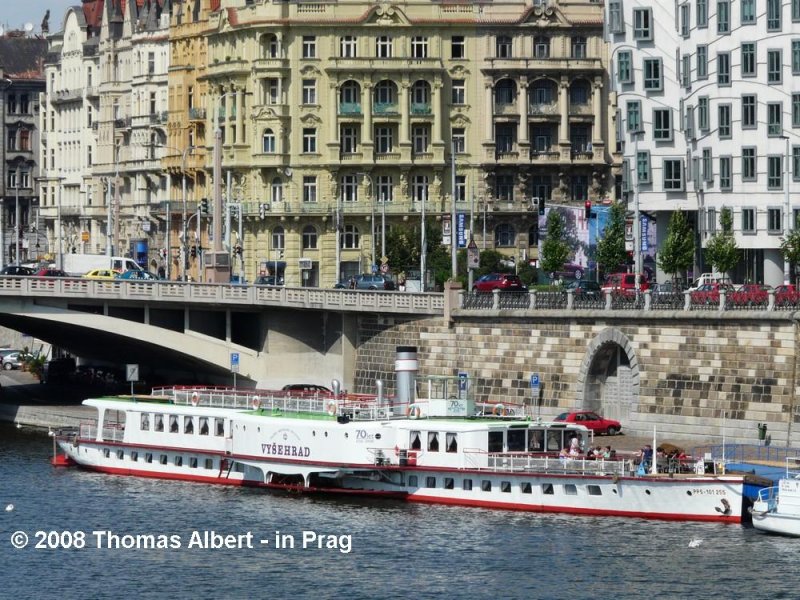 Name:  VY�EHRAD  (IV) (auch Name:  VYSEHRAD ) , ex  BOHEMIA  - 1992 , ex  DEVIN  (ex  DĔVIN ) - 1990 , ex  T.G.MASARYK  - 1952 , ex  KARLSTEIN  - 1945 , ex  ANTONIN �VEHLA  (auch  ANTONIN SVEHLA ) - 1941  > Bauname / Baujahr: 1938 (Taufe am 01.05.1938) / Bauwerft: Ustecka Lod in �st�-Svadov nad Labem - Aussig-Schwaden an der Elbe (Tschechien) / Flagge: Tschechien / L�nge: 64,00 m / Breite: 6,20 m auf Hauptspant - 10,50 m �ber Radkasten / Tiefgang: 0,72 m (leer) , 0,86 m (beladen) / 300 Passagiere (300 Sitzpl�tze, max. ?) , 882 Passagiere nach Indieststellung / Antrieb: Dampfmaschine (2-Zyl.-Verbundmaschine) mit 220 PS / Eigner~Betreiber: Prager Dampfschifffahrt Gesellschaft (Pra�sk� paroplavebn� společnost, PPS), ex Osobni Lodni Doprava V Praze in Praha , ex Č.P.S.L. / Heimathafen: Praha (Prag) / Fahrtgebiet: Moldau / Schiffs- oder Registriernummer: PPS-101255 / Bemerkung: Gemeinsam mit dem Schwesterschiff handelt es sich um die gr��ten je in der ehemaligen Tschechoslowakei gebauten Raddampfer. Urspr�nglich sollten die Schiffe auf der Elbe eingesetzt werden, nach Eingliederung des Sudetenlands ins Deutsche Reich wurden die Schiffe aber nach Prag verlegt. Beim Kriegsende 1945 lag das Schiff als  KARLSTEIN  in Dresden, gen�tzt als K�chenschiff. 1961 Modernisierung bei der ČSPLO-Werft (Československa plavba labsko oderska) von Boletice. 1980 umgebaut von Kohle- auf �lfeuerung. Ende der 80iger Jahre wegen schlechten Zustand aufgelegt. 1990 bis 1992 Name  BOHEMIA , anl�sslich zum 150. Jubil�um der 1. Fahrt des B�hmischen Dampfers  BOHEMIA . 2006-2007 bei der Schiffswerft Laubegast in Dresden-Laubegast umfangreich restauriert und seitdem wieder in Prag in Fahrt. Achtung!!!!! Das Schiff darf nicht verwechselt werden mit dem Schwesterschiff  VY�EHRAD  (III), ebenfalls Baujahr 1938, der ex  DR. EDVARD BENES  , ex  WISHERAD  (auch  WISCHERAD ) , ex  LABE  (I) , ex  DR. EDVARD BENE� . Dieses Schiff liegt auf der tschechischen Werft Chvaletice nad Labem (an der Elbe) und wartet auf einen neuen Eigner.