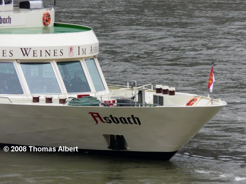 Weitere Fotos:  ASBACH  (1996) - Bugansicht von Steuerbord