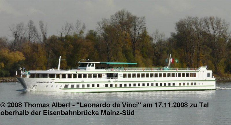 Weitere Fotos:  LEONARDO DA VINCI  (2003) - Backbordseite leicht schr�g von Vorn