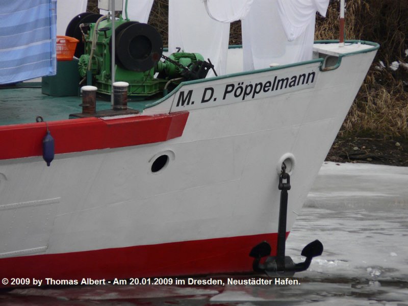Weitere Fotos:  M.D.P�PPELMANN  (1963) - Bugansicht von Steuerbord mit Schiffsname