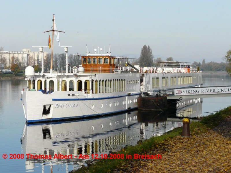 Weitere Fotos:  RIVER CLOUD II  (2001) - Backbordseite schr�g von vorn