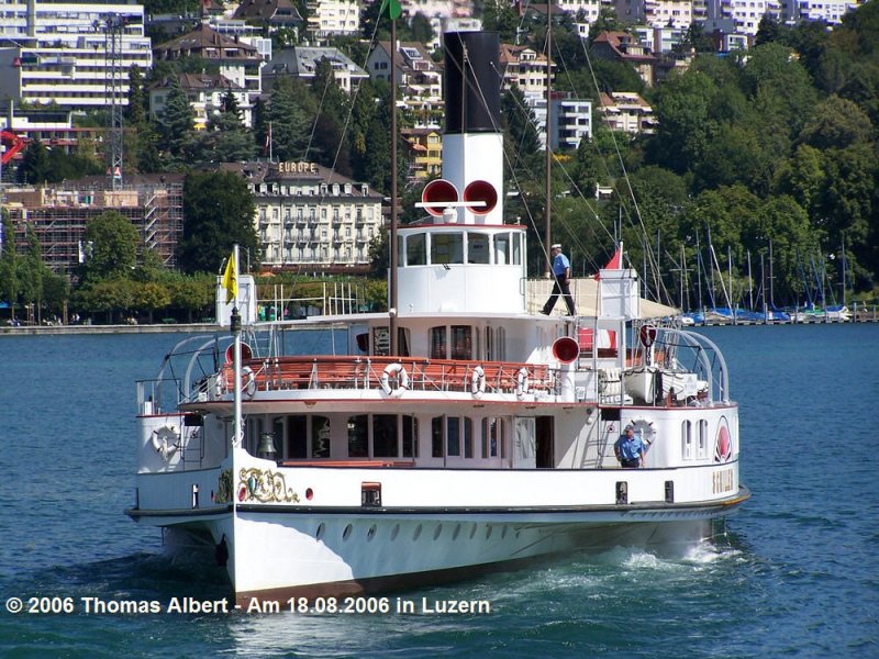 Weitere Fotos:  SCHILLER  (1906) - Verl�sst den Liegeplatz �bers Steuer