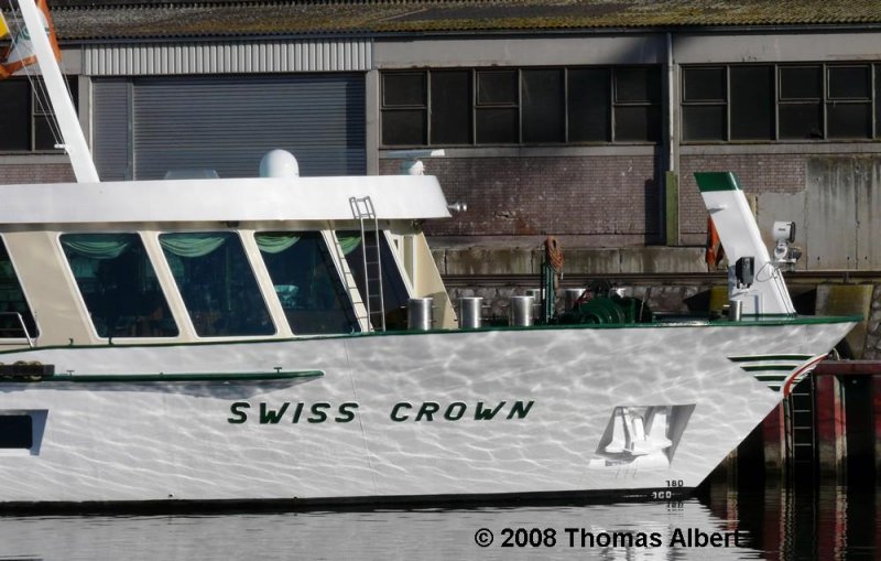 Weitere Fotos:  SWISS CROWN  (2000) - Bugansicht von Steuerbord