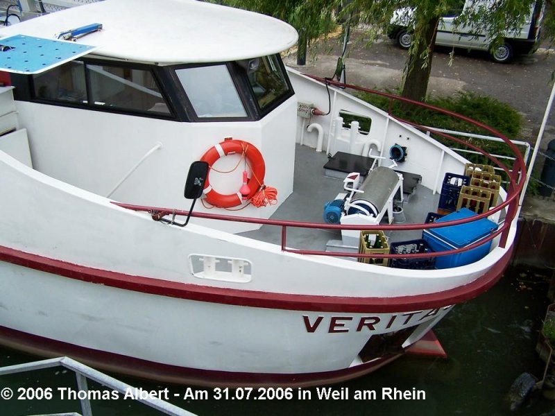 Weitere Fotos:  VERITAS  (2000) - Bugansicht von Steuerbord